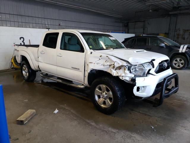 3TMMU4FN7FM083884 - 2015 TOYOTA TACOMA DOUBLE CAB LONG BED WHITE photo 4