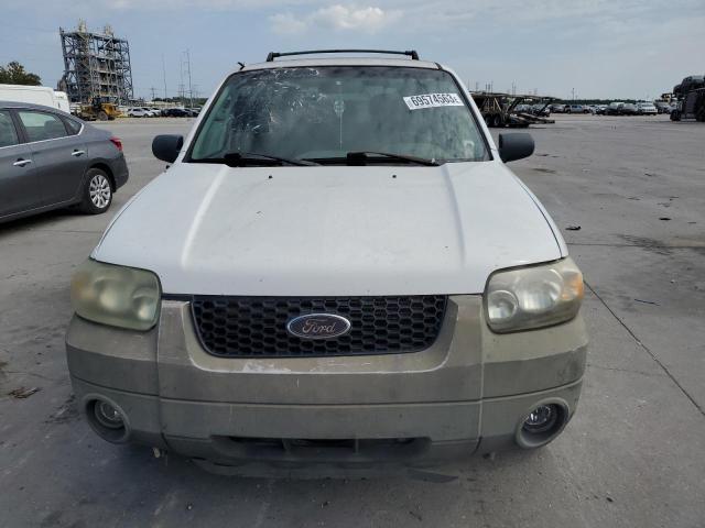 1FMYU93185KE47151 - 2005 FORD ESCAPE XLT WHITE photo 5