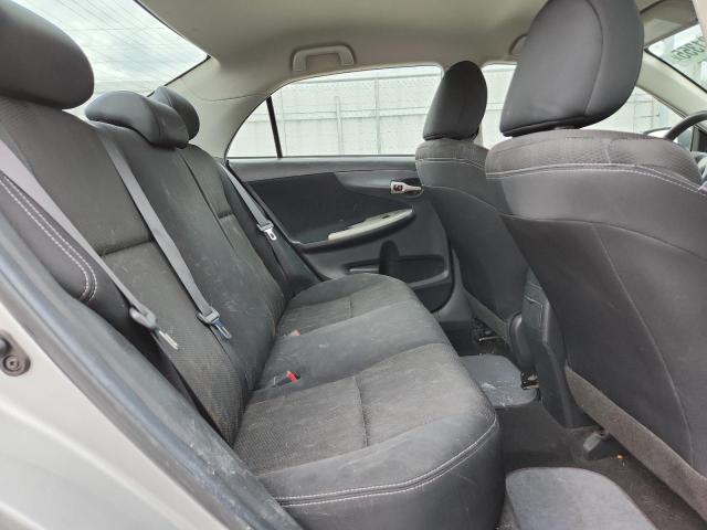 5YFBU4EE5DP211313 - 2013 TOYOTA COROLLA BASE Srebrny zdjęcie 10