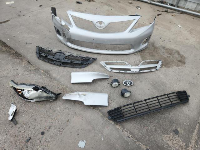 5YFBU4EE5DP211313 - 2013 TOYOTA COROLLA BASE Srebrny zdjęcie 12