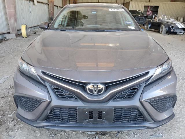 4T1G11AK2PU168450 - 2023 TOYOTA CAMRY SE NIGHT SHADE GRAY photo 5