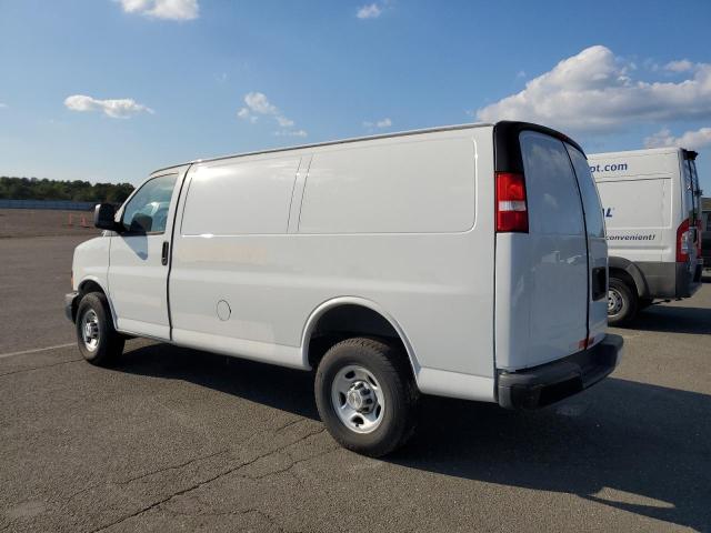 1GCWGAF72N1142965 - 2022 CHEVROLET EXPRESS G2 WHITE photo 2