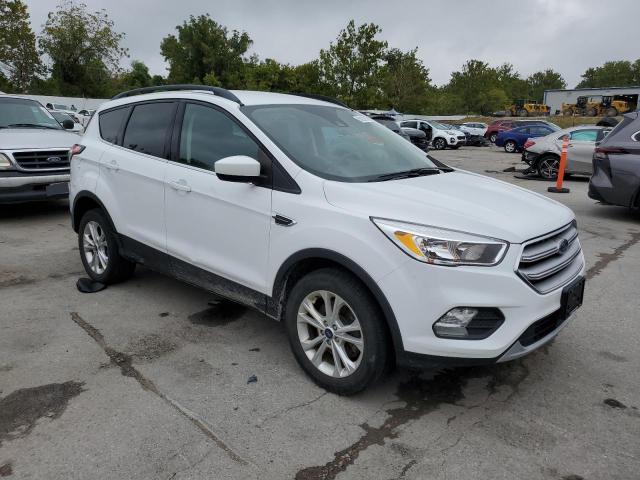 1FMCU9GD3JUC90769 - 2018 FORD ESCAPE SE WHITE photo 4
