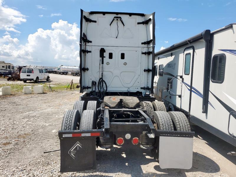 3AKJGLBG0GSHB0421 - 2016 FREIGHTLINER CASCADIA 1 WHITE photo 6