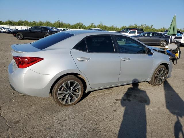 5YFBURHE3KP871050 - 2019 TOYOTA COROLLA L Srebrny zdjęcie 3