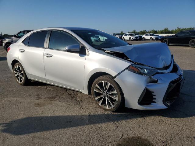 5YFBURHE3KP871050 - 2019 TOYOTA COROLLA L Srebrny zdjęcie 4