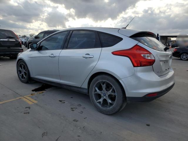 1FADP3K22EL327928 - 2014 FORD FOCUS SE SILVER photo 2