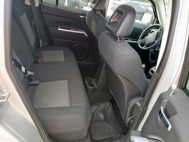 1J8FT28W78D521476 - 2008 JEEP PATRIOT SPORT SILVER photo 11