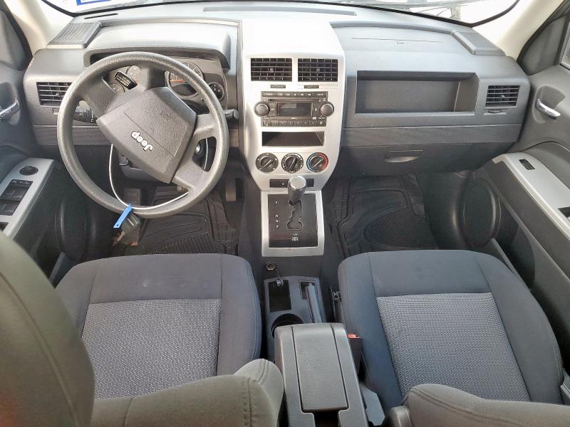 1J8FT28W78D521476 - 2008 JEEP PATRIOT SPORT SILVER photo 8