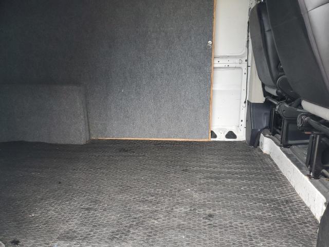 3C6TRVAG6JE106285 - 2018 RAM PROMASTER 1500 STANDARD Двухцветный фото 10