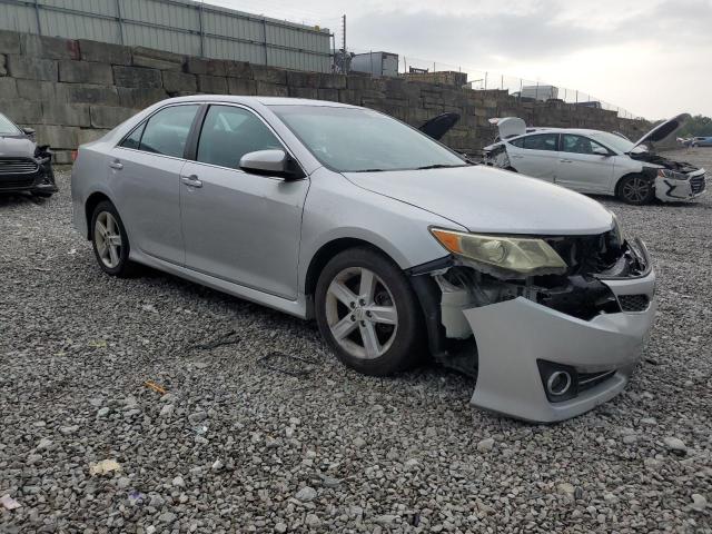 4T1BF1FK4DU267058 - 2013 TOYOTA CAMRY L 银色 照片 4