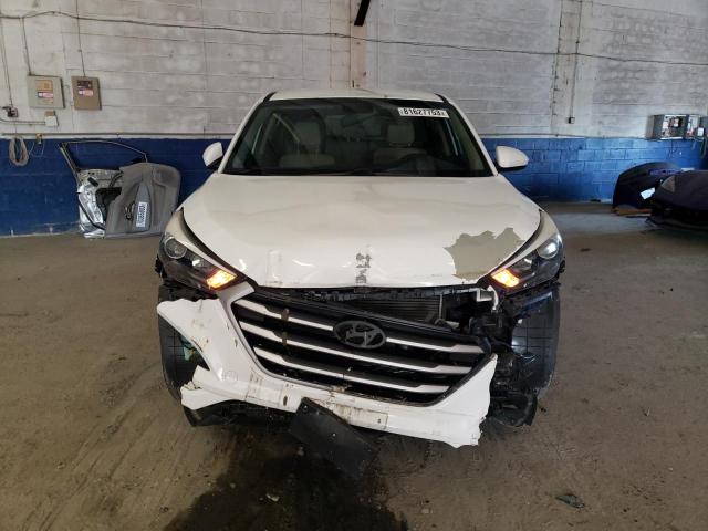 KM8J23A47HU286141 - 2017 HYUNDAI TUCSON SE WHITE photo 5