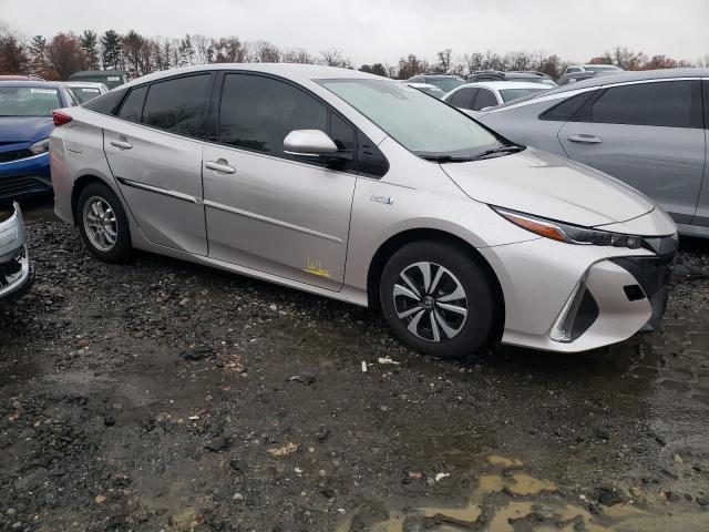 JTDKARFP5J3092818 - 2018 TOYOTA PRIUS PRIM 米色 照片 4