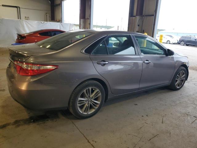 4T1BF1FK0HU814946 - 2017 TOYOTA CAMRY LE 灰色 照片 3