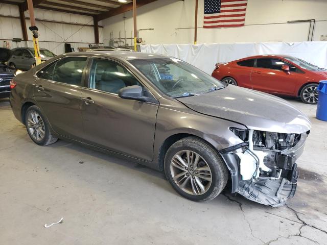 4T1BF1FK0HU814946 - 2017 TOYOTA CAMRY LE 灰色 照片 4