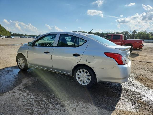 3N1CN7AP5JL818771 - 2018 NISSAN VERSA S ვერცხლისფერი ფოტო 2
