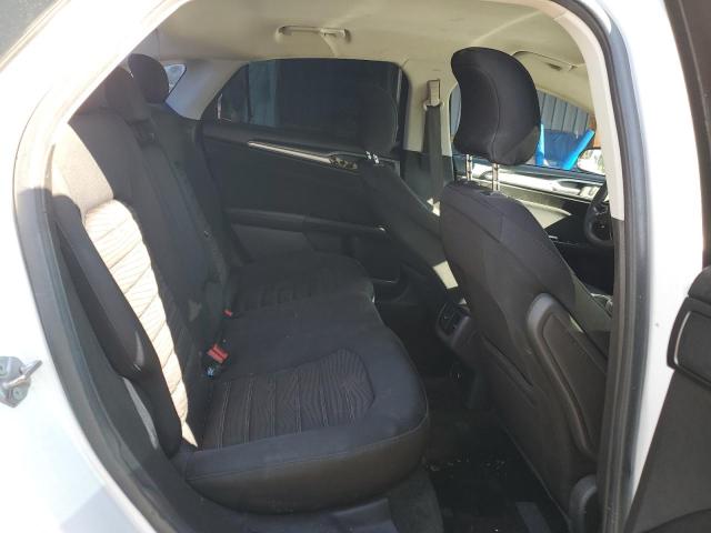 3FA6P0H75GR105172 - 2016 FORD FUSION SE WHITE photo 10