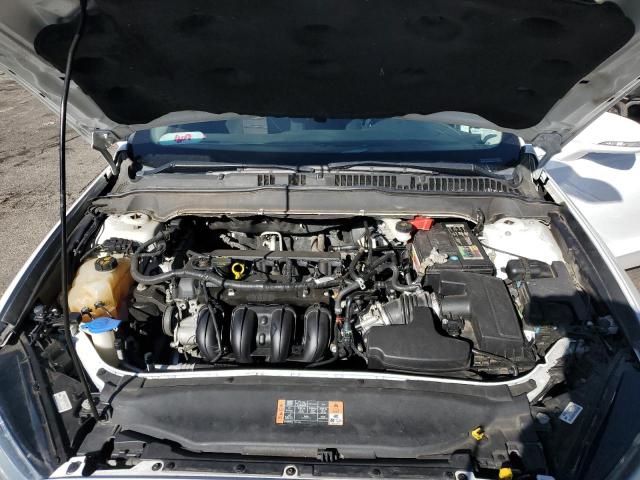 3FA6P0H75GR105172 - 2016 FORD FUSION SE WHITE photo 11