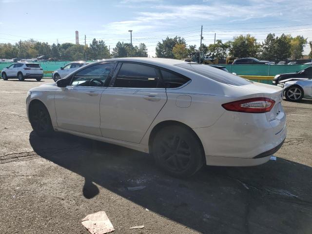 3FA6P0H75GR105172 - 2016 FORD FUSION SE WHITE photo 2
