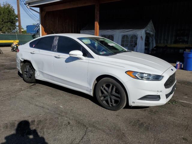 3FA6P0H75GR105172 - 2016 FORD FUSION SE WHITE photo 4