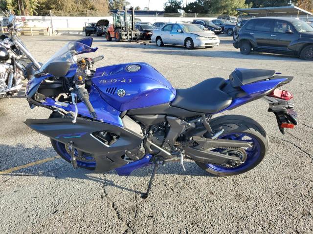 JYARM38Y4PA002034 - 2023 YAMAHA YZFR7 BLUE photo 3