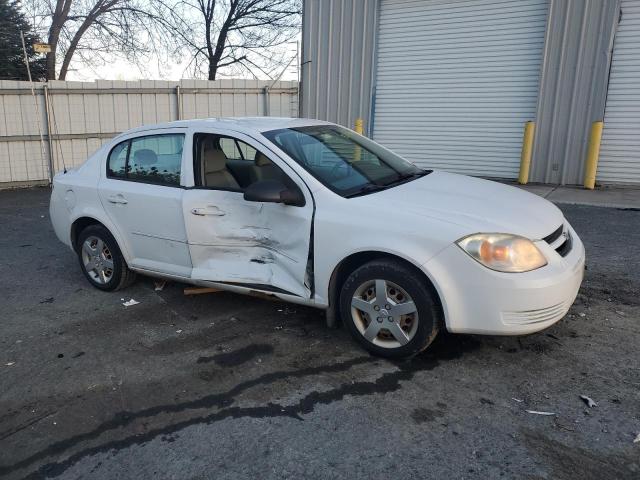 1G1AK52F557523101 - 2005 CHEVROLET COBALT WHITE photo 4