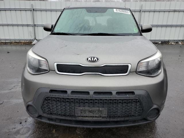 KNDJN2A26F7201712 - 2015 KIA SOUL GRAY photo 5