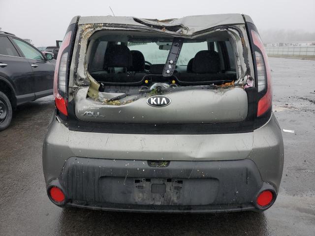 KNDJN2A26F7201712 - 2015 KIA SOUL GRAY photo 6