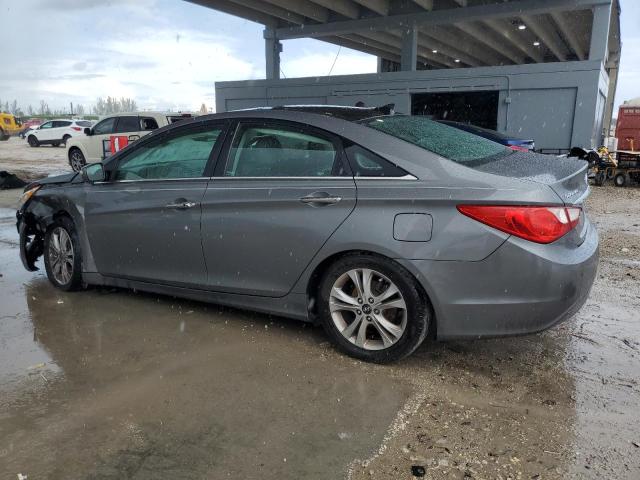 5NPEC4AC1DH624718 - 2013 HYUNDAI SONATA SE GRAY photo 2