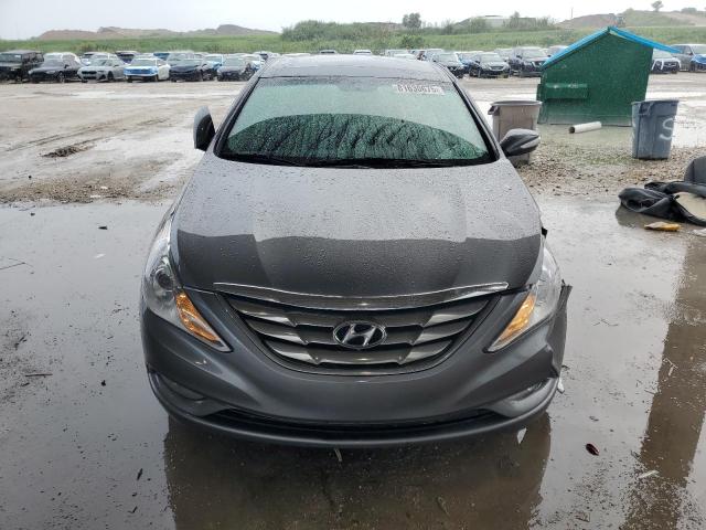 5NPEC4AC1DH624718 - 2013 HYUNDAI SONATA SE GRAY photo 5
