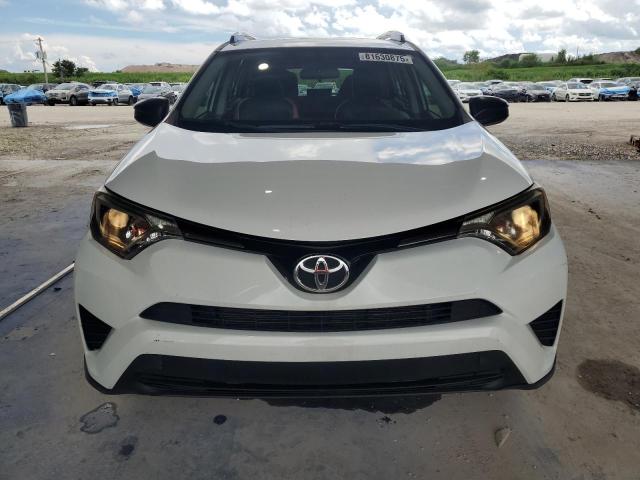 JTMZFREV8GJ090209 - 2016 TOYOTA RAV4 LE 白色 照片 5