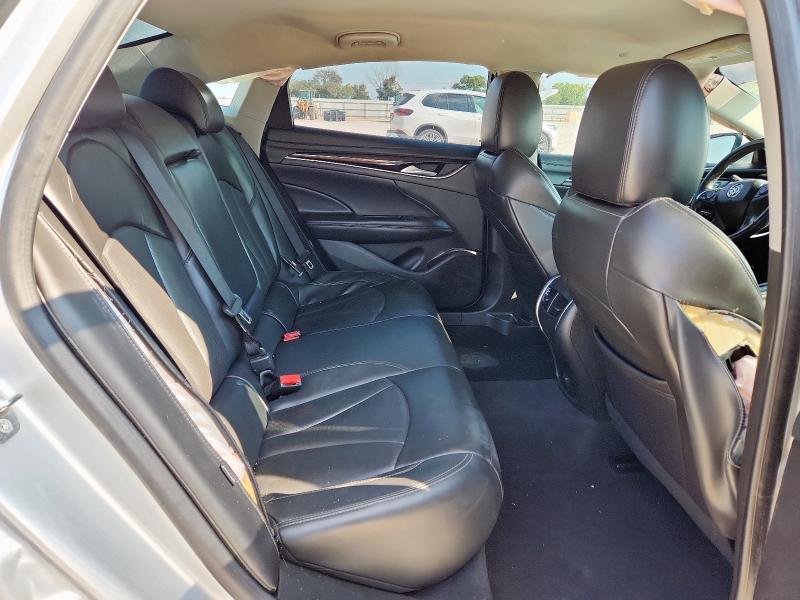 1G4ZP5SZXJU133060 - 2018 BUICK LACROSSE ESSENCE Argent photo 10