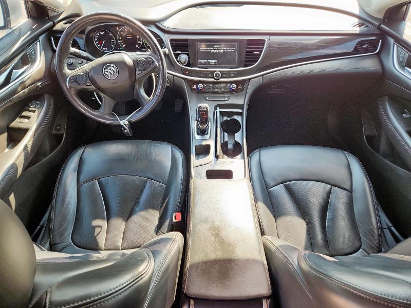 1G4ZP5SZXJU133060 - 2018 BUICK LACROSSE ESSENCE Argent photo 8