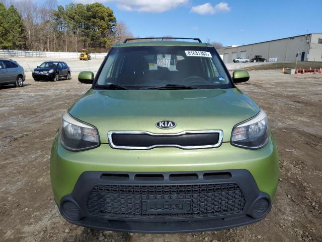 KNDJN2A22F7810568 - 2015 KIA SOUL GREEN photo 5