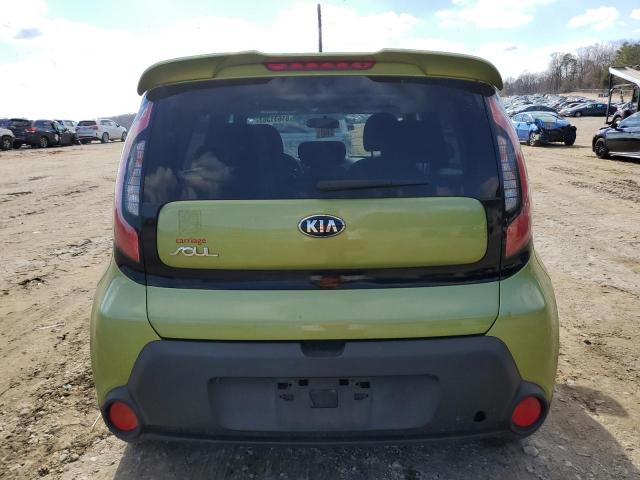 KNDJN2A22F7810568 - 2015 KIA SOUL GREEN photo 6