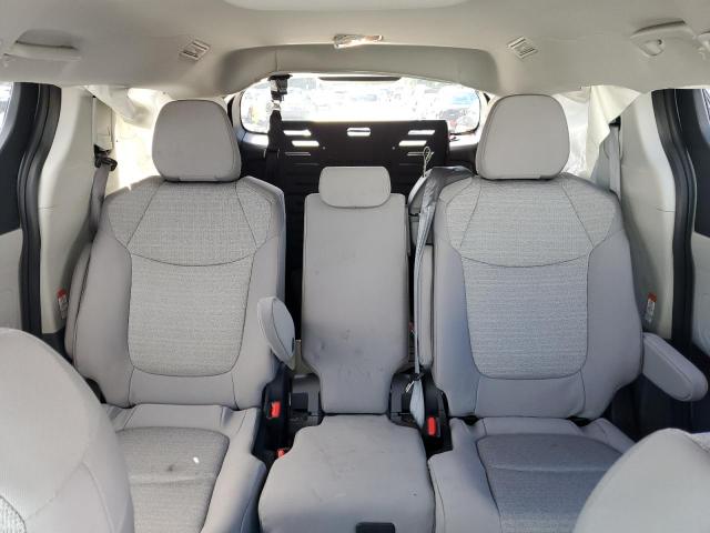 5TDKRKEC0PS163462 - 2023 TOYOTA SIENNA LE SILVER photo 10