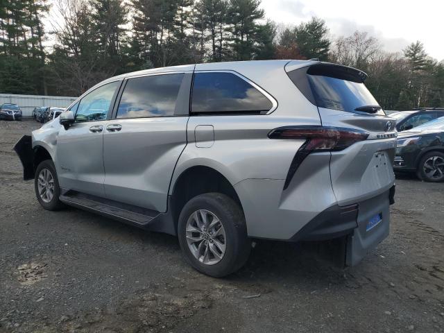 5TDKRKEC0PS163462 - 2023 TOYOTA SIENNA LE SILVER photo 2