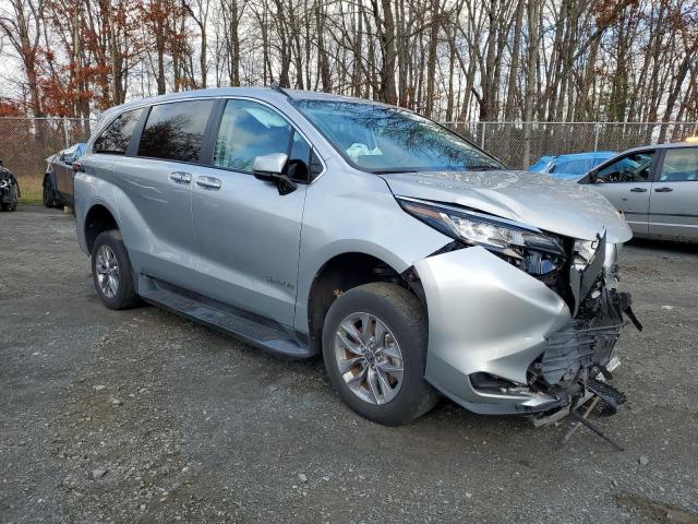 5TDKRKEC0PS163462 - 2023 TOYOTA SIENNA LE SILVER photo 4