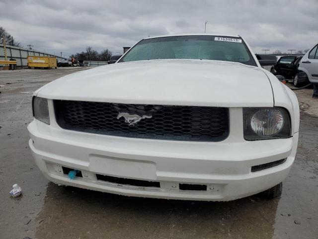 1ZVHT80N685190306 - 2008 FORD MUSTANG WHITE photo 5