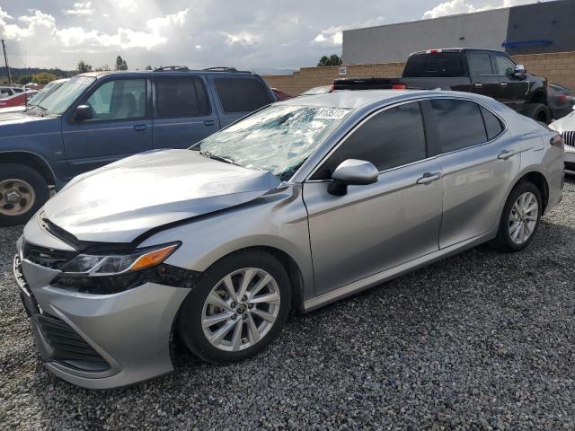 4T1C11AK3NU693058 - 2022 TOYOTA CAMRY LE SILVER photo 1