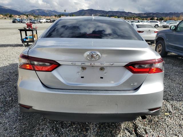 4T1C11AK3NU693058 - 2022 TOYOTA CAMRY LE SILVER photo 6