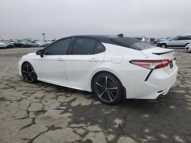 4T1B61HK8KU299070 - 2019 TOYOTA CAMRY XSE WHITE photo 2