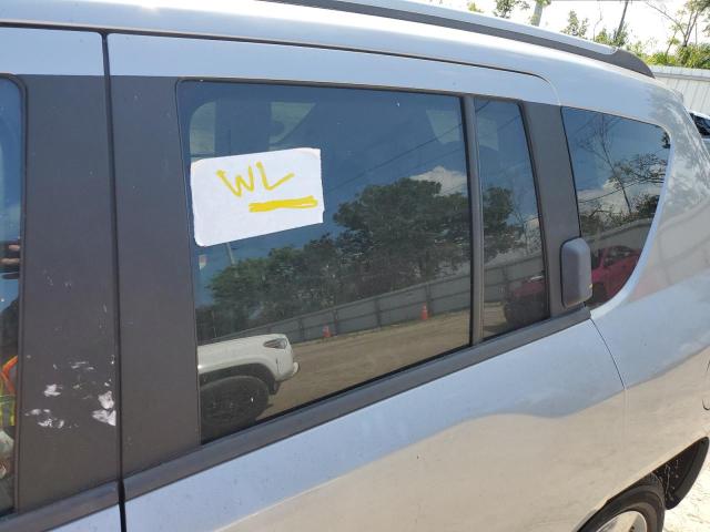 1C4NJCBA3GD611556 - 2016 JEEP COMPASS SPORT SILVER photo 13