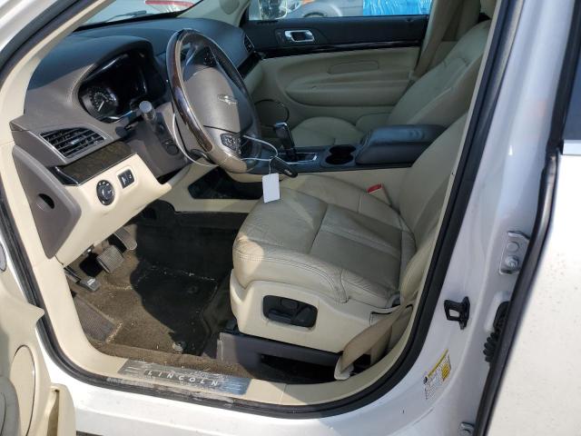 2LMHJ5AT2JBL00287 - 2018 LINCOLN MKT أبيض صورة 7