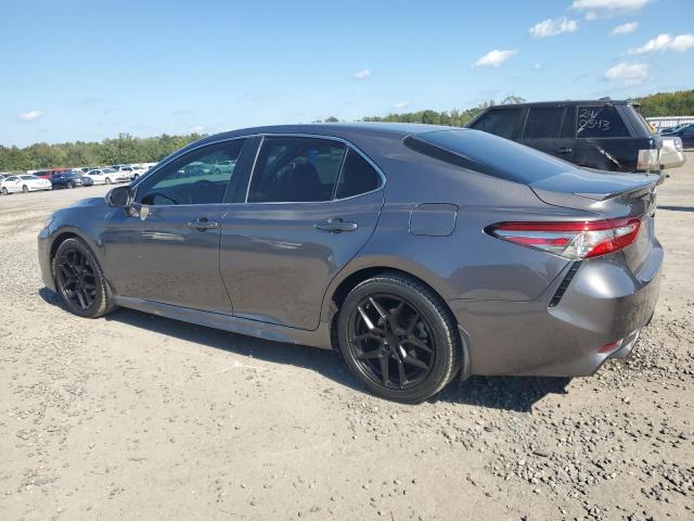 4T1B11HK0JU095795 - 2018 TOYOTA CAMRY L 灰色 照片 2