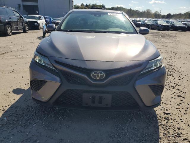 4T1B11HK0JU095795 - 2018 TOYOTA CAMRY L 灰色 照片 5