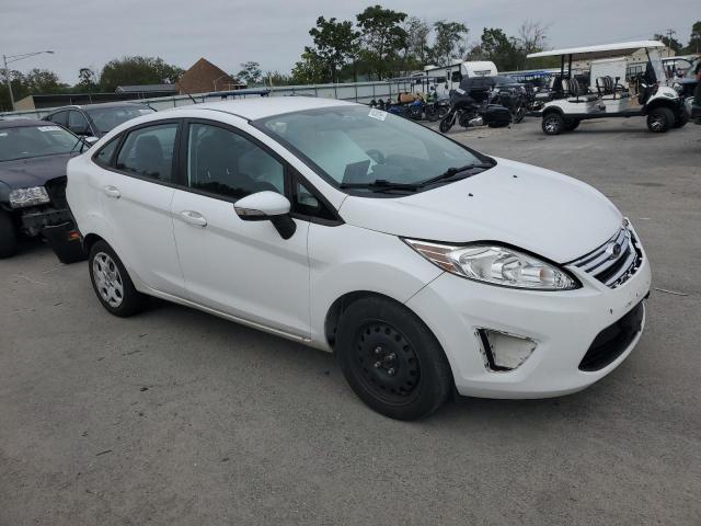3FADP4BJ3DM217982 - 2013 FORD FIESTA SE WHITE photo 4