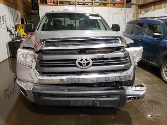 5TFUW5F11FX460037 - 2015 TOYOTA TUNDRA DOUBLE CAB SR/SR5 SILVER photo 5