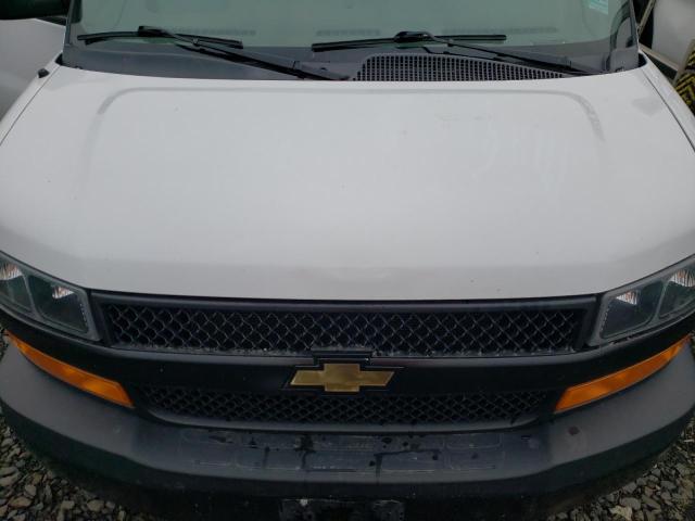 1GCWGBFP9J1265968 - 2018 CHEVROLET EXPRESS G2 WHITE photo 11