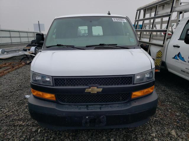 1GCWGBFP9J1265968 - 2018 CHEVROLET EXPRESS G2 WHITE photo 5